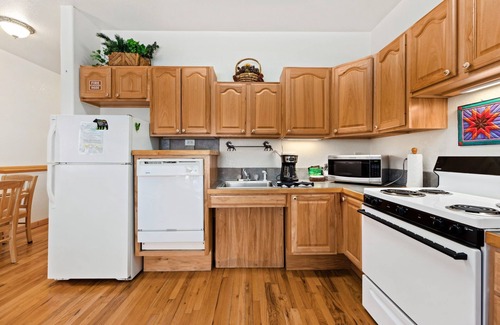 Fall River Estates Condo | Bugle Pointe A05 (Private Hot tub) River Views!