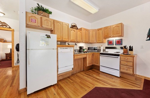 Fall River Estates Condo | Bugle Pointe A05 (Private Hot tub) River Views!