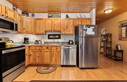 Fall River Estates Condo | Bugle Pointe B16 (Private Hot tub) River Views!