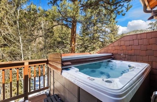 Fall River Estates Condo | Bugle Pointe B21 (Private Hot tub) River Views!