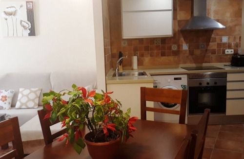 Toledo City Center House | BUILDING IN THE HISTORICAL CENTER, BETWEEN THE CATHEDRAL AND THE RIVER. 12-26 people.