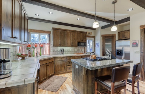 Sagewood House | Built 4 Fun - Hot Tub, Wifi, Westside on the way to Mt Bachelor
