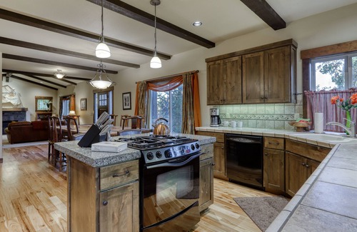 Sagewood House | Built 4 Fun - Hot Tub, Wifi, Westside on the way to Mt Bachelor