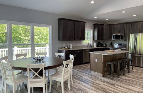Grand Rivers House | Built in 2021 - 5 BR/4 BA Lakefront in Grand Rivers -The Only City on Both Lakes