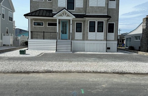 Fenwick Island House | BUILT in 2024-Canal Front, Pool, Swim Up & Covered Bar