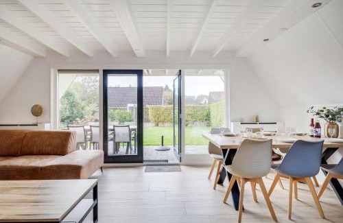 Zwiggelte House | Buizerd I Huisje in Noordse Stijl met Tuin