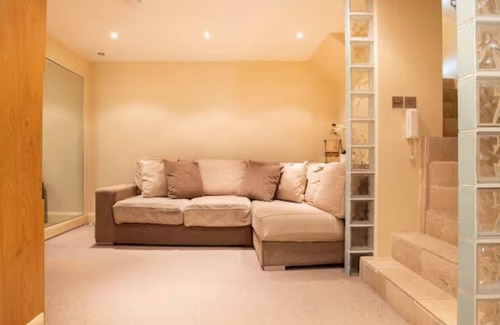 City of Westminster Apartment | Bukingham mewsnModern 2-bed, 2-bath luxury apartment steps from Hyde Park