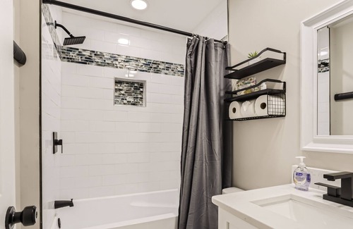 East Durham House | Bull City Bliss: Tranquil 3 BDR Haven near Duke