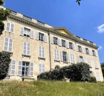 Limay Apartment | Bulle royale jaccuzi au château à 35 min de Paris