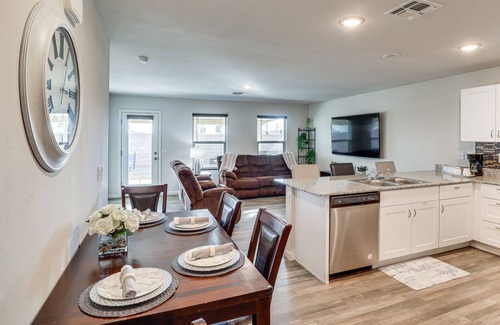 Bullhead City House | Bullhead City Home w/Mtn View, By Colorado River
