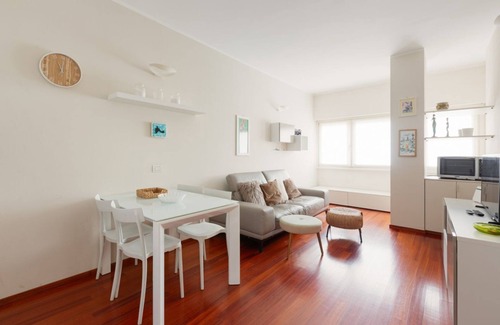 Bullona Apartment | Bullona Balcony Apt - M5 Jerusalem & Domodossola