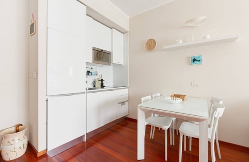 Bullona Apartment | Bullona Balcony Apt - M5 Jerusalem & Domodossola