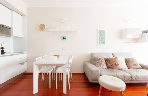 Bullona Apartment | Bullona Balcony Apt - M5 Jerusalem & Domodossola