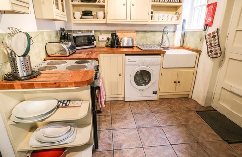 Staithes Cottage | BULMERS COTTAGE, pet friendly, character holiday cottage in Staithes