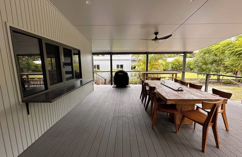 Brisbane Waterfront House | BULWER BREEZES - Beautiful new beach house, perfect for a family vacation