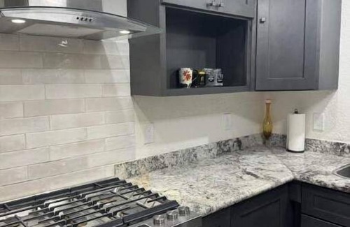 West Oakland House | Bumblebee House - NEW 30% OFF Feb March Apr May June July Aug Sept Central Heat