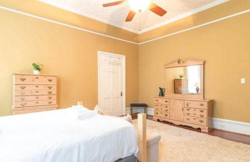 Columbus House | Bumblebee Mansion w Tiny Home Historic Modern