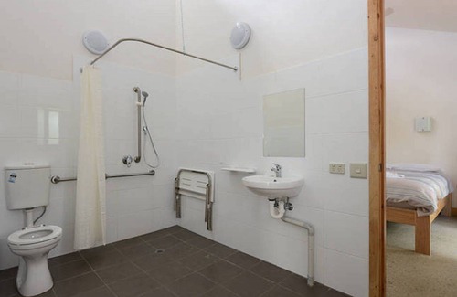 Port Elliot House | Bundalee Cabins- Pistachio cabin, access and pet friendly