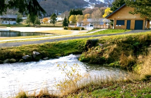Besse-en-Chandesse House | Bungalow at Claude's