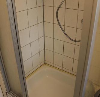 Crawinkel Apartment | Bungalow 1 - 4-Raum-Wohnung mit Küche und 2 WC Duschen in Ohrdruf-Crawinkel