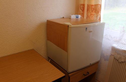 Crawinkel Apartment | Bungalow 1 - 4-Raum-Wohnung mit Küche und 2 WC Duschen in Ohrdruf-Crawinkel