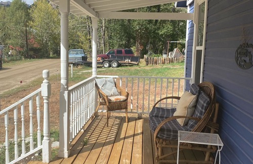 Twin Lakes House | Bungalow 1880's with Stunning views of Colorado's fourteeners and pet friendly