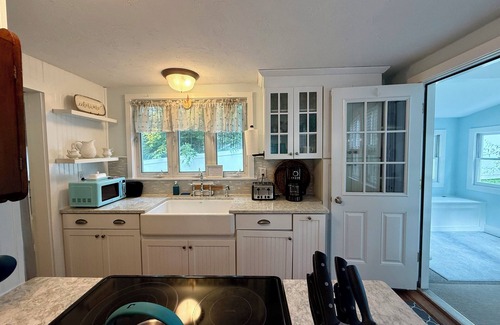 Brimfield House | Bungalow 19 by the lake in Brimfield