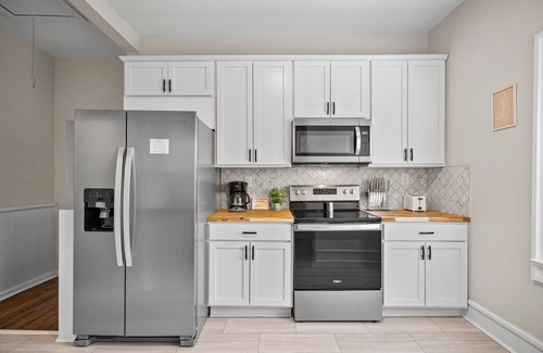 Wilmington House | Bungalow 20 min to beach, restaurants, cafe's - pet-friendly + Bikes to Ride