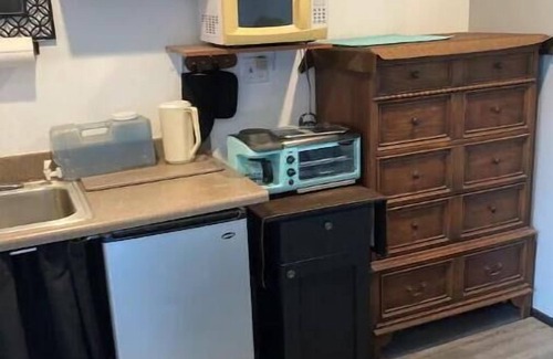 The Foothills House | Bungalow bliss, Longer Stay tenants preferred.