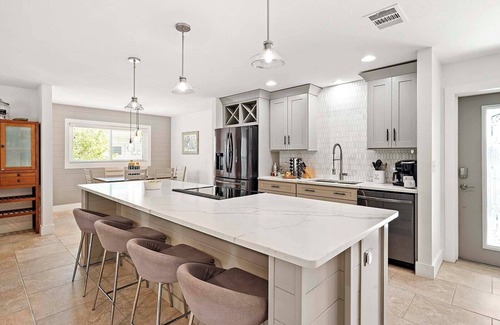 Pelican House | Bungalow Breeze - 4 Bedroom/3 Bath Coastal Flair