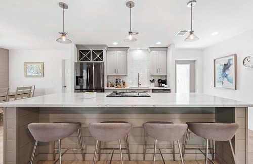 Pelican House | Bungalow Breeze - 4 Bedroom/3 Bath Coastal Flair