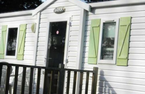 Trogues House | Bungalow charmant à Trogues avec piscine partagée