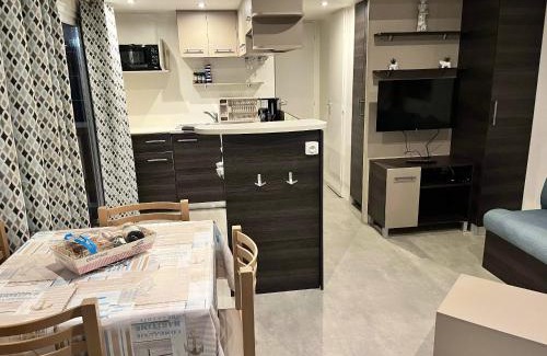 Les Mathes House | Bungalow charmant au cœur de Les Mathes avec piscine partagée