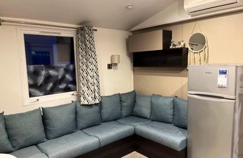 Les Mathes House | Bungalow charmant au cœur de Les Mathes avec piscine partagée