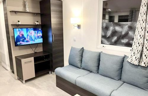 Les Mathes House | Bungalow charmant au cœur de Les Mathes avec piscine partagée