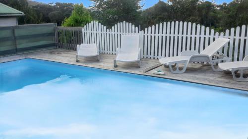 Le Robert House | Bungalow charmant avec piscine partagée à Le Robert
