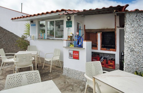 Canico House | Bungalow 'Country House Private' with Sea View, Shared Pool and Wi-Fi Access