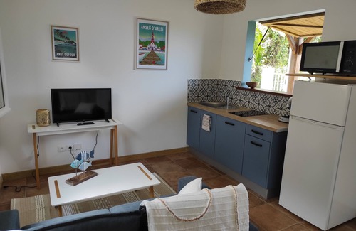 Trois-Ilets House | Bungalow Dans les Hauteurs des Anses D'arlet Belle vue mer et Proche des Plages