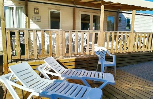 La Cote Radieuse House | Bungalow ensoleillé à Canet-en-Roussillon avec piscine partagéeA