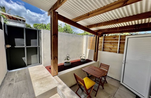 Saint-Pierre House | Bungalow for 2 with Jacuzzi