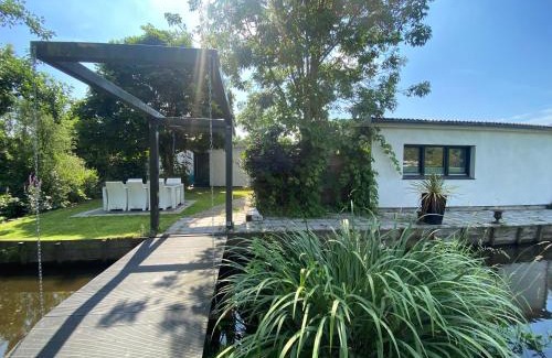 Vijfhuizen Villa | Bungalow Haarlem Amsterdam with jacuzzi