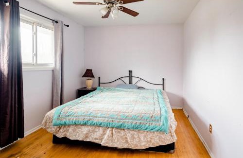 Waterloo House | Bungalow in a Quiet Neighborhood