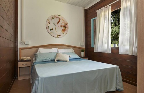 Baia Domizia House | Bungalow in legno by Interhome