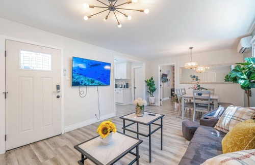 Alhambra Apartment | Bungalow in Quiet, Safe Neighborhood King-Bed Near Downtown LA and OT Pasadena !