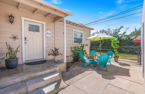 Alhambra Apartment | Bungalow in Quiet, Safe Neighborhood King-Bed Near Downtown LA and OT Pasadena !