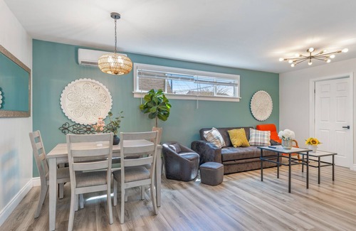 Alhambra Apartment | Bungalow in Quiet, Safe Neighborhood King-Bed Near Downtown LA and OT Pasadena !