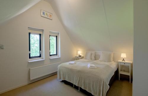 Sondel House | Bungalow in Sondel near Slotermeer Lake