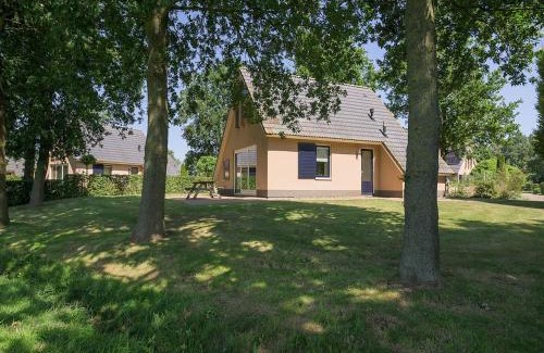 Sondel House | Bungalow in Sondel near Slotermeer Lake