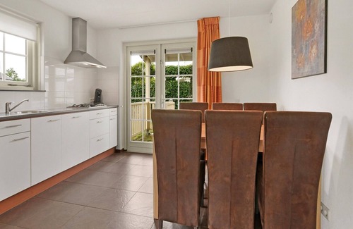 Municipality of Nissewaard House | Bungalow in South Holland by the Water