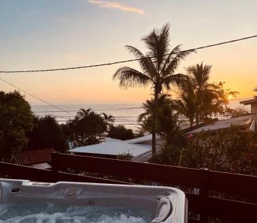 Etang Sale Les Bains Apartment | Bungalow Jacuzzi - Pieds dans l'eau